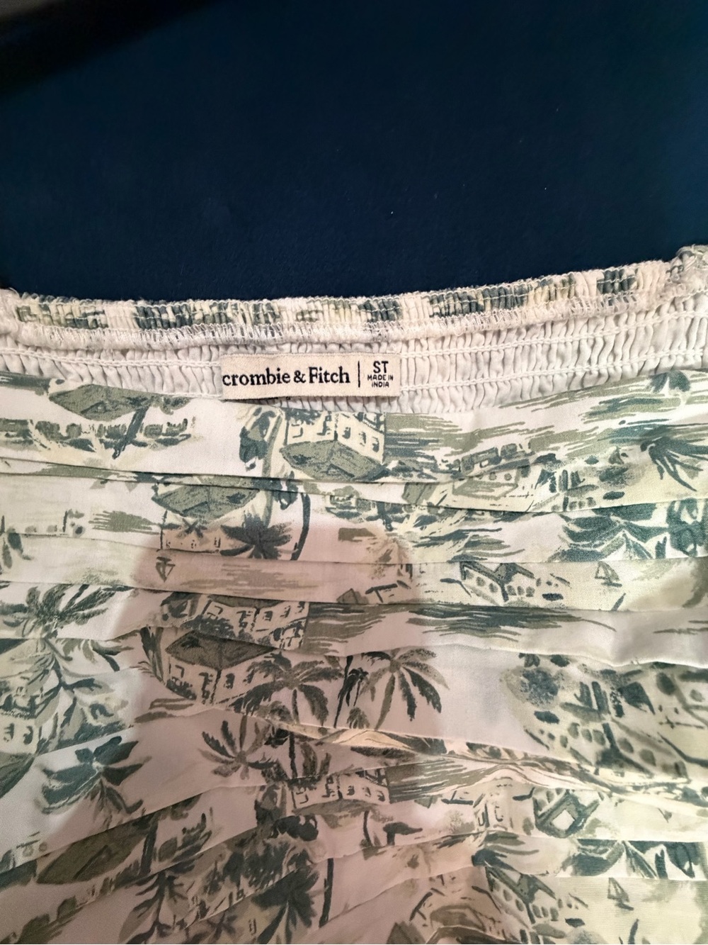 Abercrombie & Fitch Emerson
Poplin Puff Sleeve Midi Dress Green - Picture 5 of 5